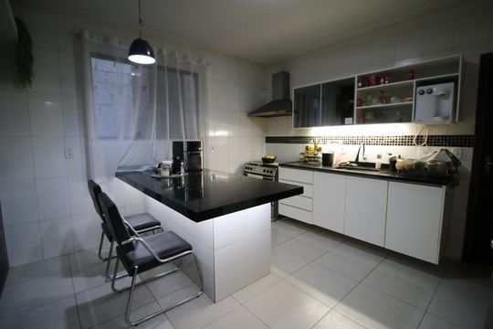 Cozinha de casa de condomínio para alugar com 4 quartos, 420m² em Taquara, Rio de Janeiro