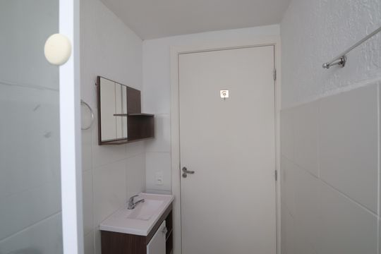 Banheiro de apartamento à venda com 2 quartos, 47m² em Estância Velha, Canoas