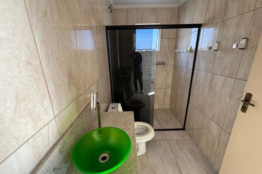 Banheiro de apartamento para alugar com 2 quartos, 48m² em Colônia, Ribeirão Pires