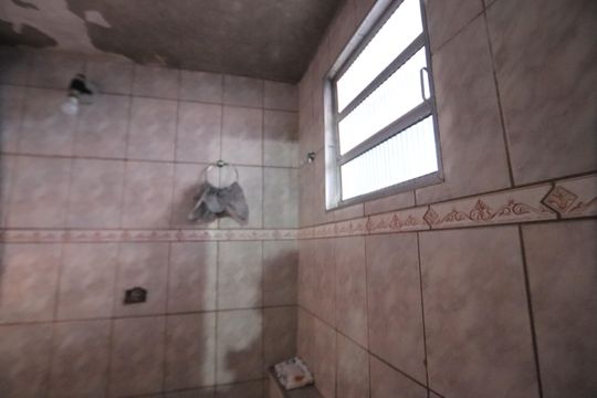 Banheiro de casa à venda com 3 quartos, 144m² em Jardim Clara Regina, São Paulo
