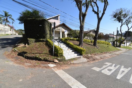 Fachada de casa à venda com 4 quartos, 220m² em Mossunguê, Curitiba