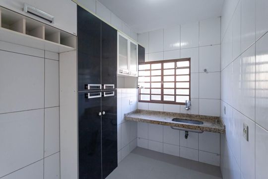 Cozinha de casa de condomínio para alugar com 3 quartos, 85m² em Jardim Balneario, Contagem