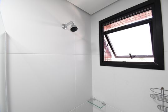 Banheiro do Studio de kitnet/studio para alugar com 1 quarto, 20m² em Centro Batel, Curitiba