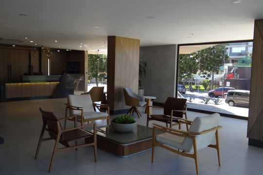 Hall de entrada de apartamento para alugar com 1 quarto, 65m² em Barra da Tijuca, Rio de Janeiro