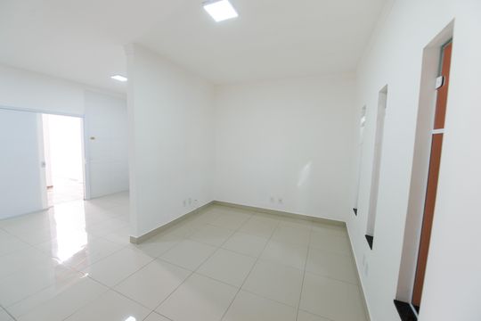 Sala de casa para alugar com 2 quartos, 100m² em Piracangaguá, Taubaté