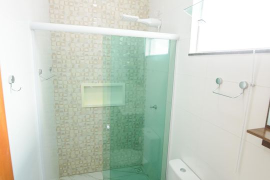 Banheiro da Suíte de casa para alugar com 2 quartos, 100m² em Piracangaguá, Taubaté