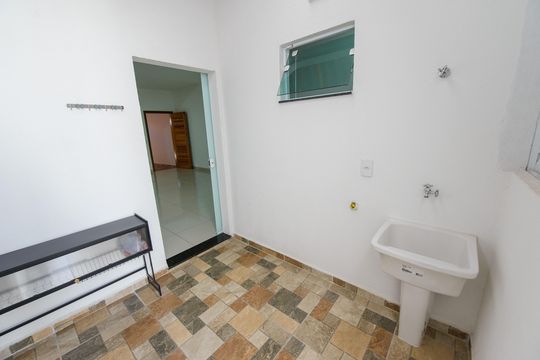 Área de Serviço de casa para alugar com 2 quartos, 100m² em Piracangaguá, Taubaté