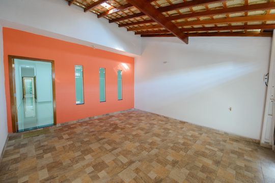 Garagem de casa para alugar com 2 quartos, 100m² em Piracangaguá, Taubaté