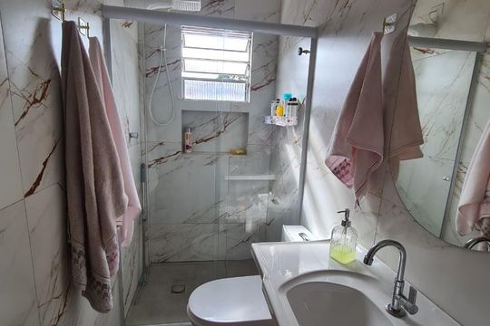 Banheiro de apartamento à venda com 2 quartos, 63m² em Jardim Cocaia, Guarulhos