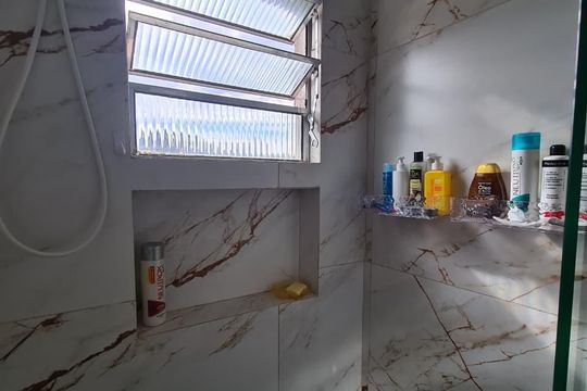Banheiro de apartamento à venda com 2 quartos, 63m² em Jardim Cocaia, Guarulhos
