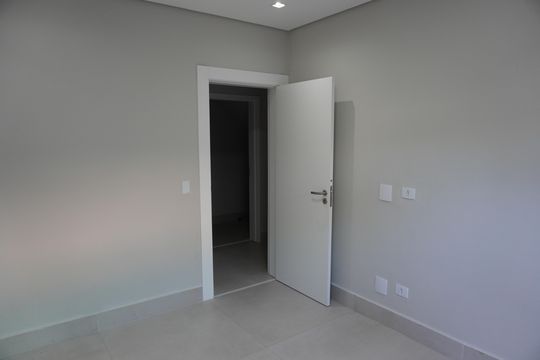 Quarto de Serviço de casa de condomínio à venda com 4 quartos, 300m² em Suru, Barueri
