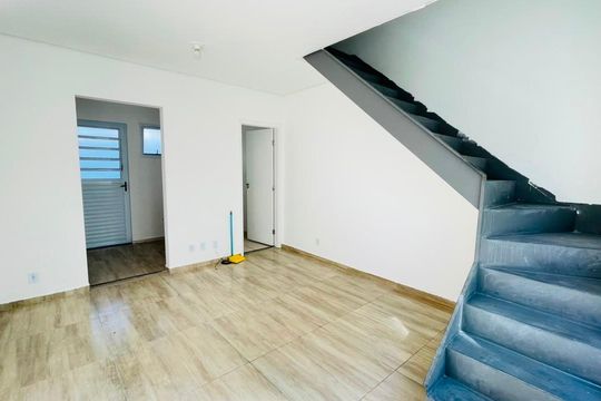 Casa de Condomínio para alugar com 2 quartos, 54m² em Parque Santo Afonso, Cotia