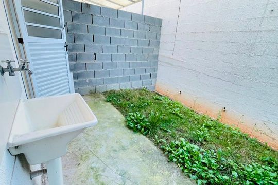 Área privativa/ Área de serviço de casa de condomínio para alugar com 2 quartos, 54m² em Parque Santo Afonso, Cotia
