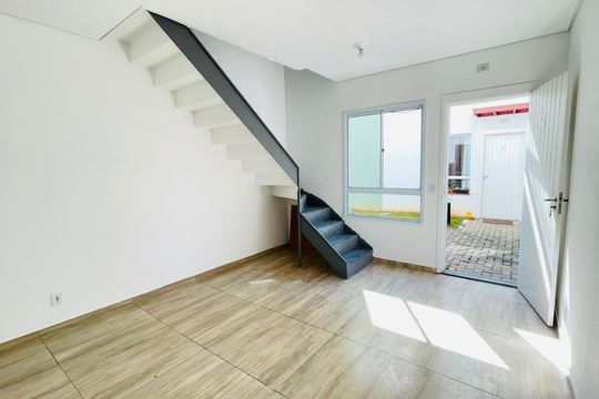 Sala de casa de condomínio para alugar com 2 quartos, 54m² em Parque Santo Afonso, Cotia