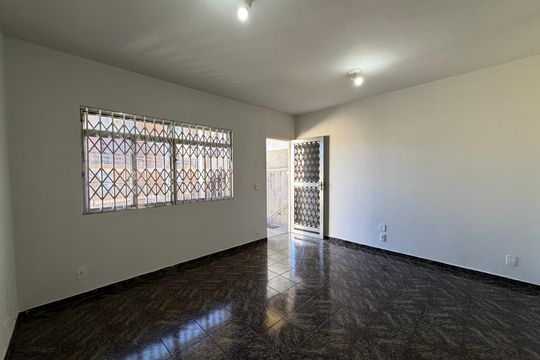 Sala de casa para alugar com 3 quartos, 209m² em Taquara, Rio de Janeiro