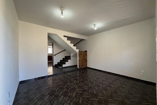 Sala de casa para alugar com 3 quartos, 209m² em Taquara, Rio de Janeiro