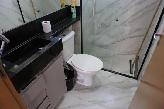 Banheiro de apartamento para alugar com 2 quartos, 40m² em Califórnia, Contagem