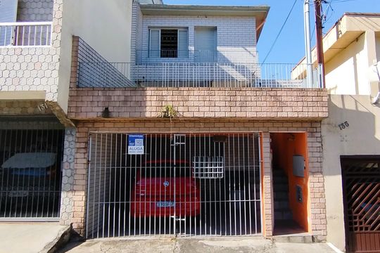 Fachada + Placa de casa para alugar com 3 quartos, 70m² em Jardim Guairaca, São Paulo