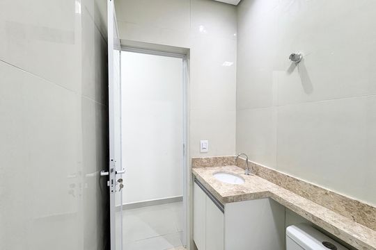 Banheiro de casa de condomínio para alugar com 2 quartos, 80m² em Jardim Mangalot, São Paulo