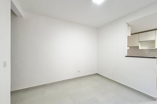 Sala de casa de condomínio para alugar com 2 quartos, 80m² em Jardim Mangalot, São Paulo