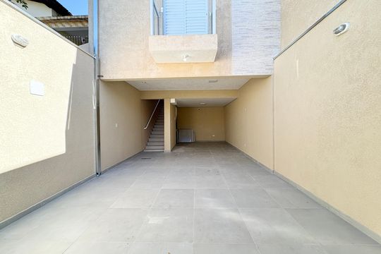 Garagem de casa de condomínio para alugar com 2 quartos, 80m² em Jardim Mangalot, São Paulo