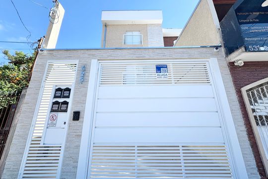 Fachada de casa de condomínio para alugar com 2 quartos, 80m² em Jardim Mangalot, São Paulo