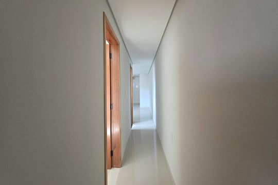 Corredor de apartamento para alugar com 2 quartos, 75m² em Parque das Nações, Santo André