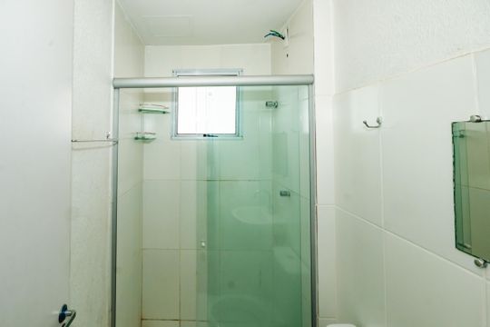 Banheiro social de apartamento para alugar com 2 quartos, 48m² em Serra Dourada, Vespasiano