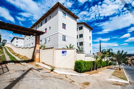 Fachada de apartamento para alugar com 2 quartos, 48m² em Serra Dourada, Vespasiano