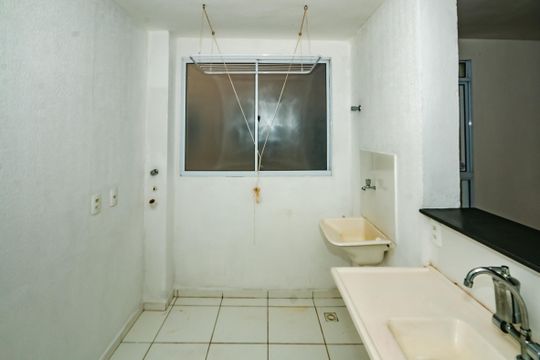 Cozinha de apartamento para alugar com 2 quartos, 48m² em Serra Dourada, Vespasiano