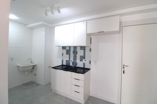 Cozinha de apartamento para alugar com 2 quartos, 37m² em Vila Isa, São Paulo