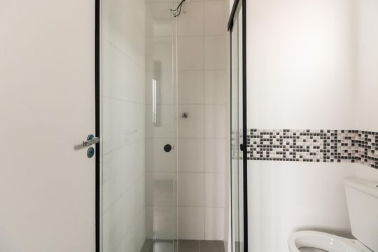 Banheiro  de kitnet/studio para alugar com 1 quarto, 36m² em Chácara Seis de Outubro, São Paulo