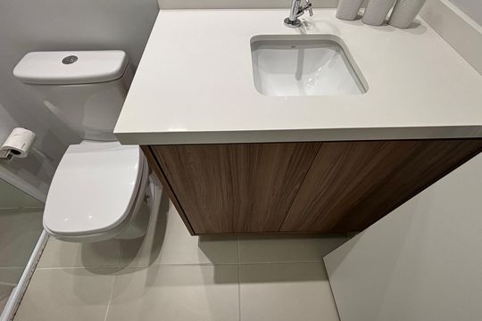 Banheiro da Suíte de apartamento para alugar com 1 quarto, 25m² em Vila Nova Conceição, São Paulo