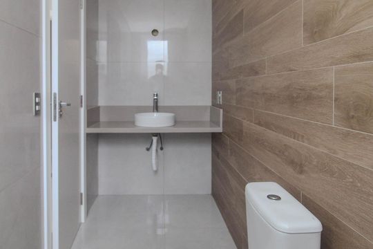 Banheiro da Suíte de casa de condomínio à venda com 3 quartos, 200m² em Hípica, Porto Alegre
