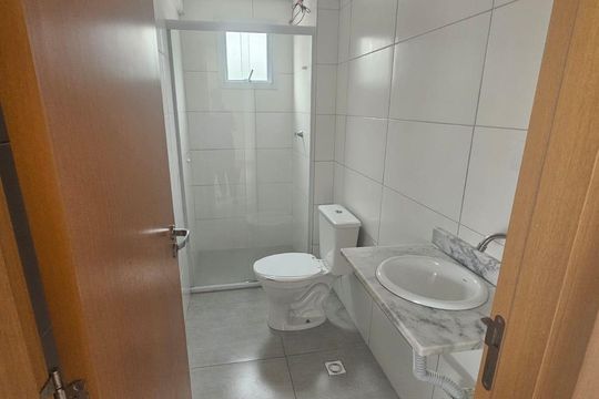 Banheiro de apartamento para alugar com 1 quarto, 50m² em Centro, Praia Grande