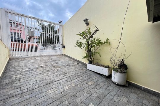 Fachada de casa à venda com 3 quartos, 264m² em Vila Gomes, São Paulo