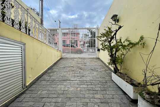 Garagem de casa à venda com 3 quartos, 264m² em Vila Gomes, São Paulo