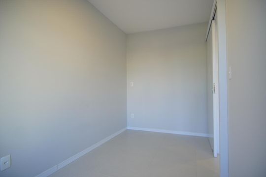 Quarto de apartamento à venda com 1 quarto, 40m² em Passo D’areia, Porto Alegre