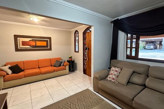 Casa à venda com 3 quartos, 125m² em Jardim Ubirajara, São Paulo