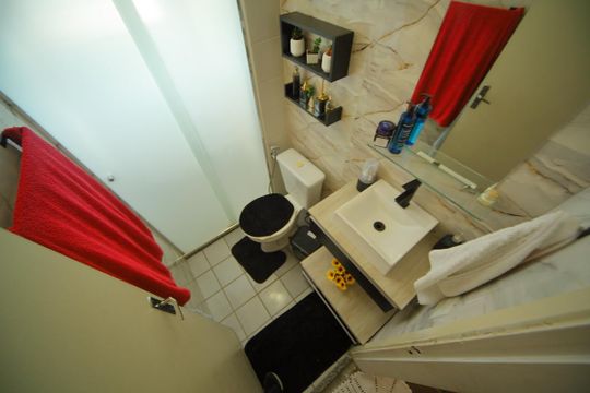 Banheiro  de apartamento à venda com 2 quartos, 64m² em Santa Terezinha, São Bernardo do Campo