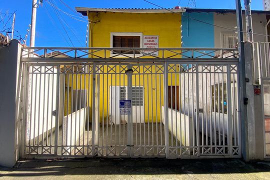 Fachada de casa para alugar com 1 quarto, 40m² em Brooklin, São Paulo