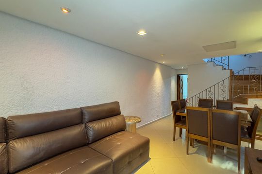 Sala de casa para alugar com 2 quartos, 150m² em Jardim Caravelas, São Paulo