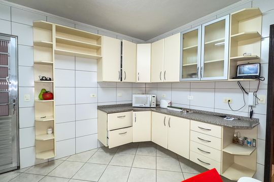 Cozinha de casa para alugar com 2 quartos, 150m² em Jardim Caravelas, São Paulo