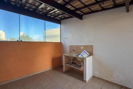 Área de Serviço de casa para alugar com 2 quartos, 150m² em Jardim Caravelas, São Paulo