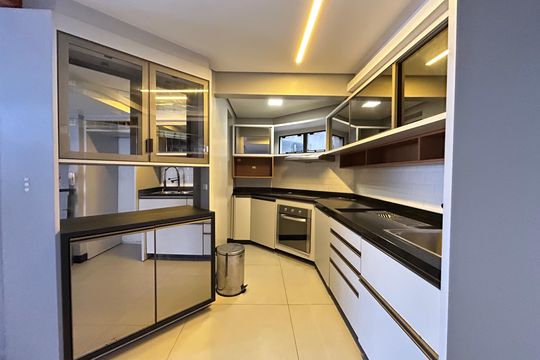 Cozinha de apartamento para alugar com 3 quartos, 130m² em Praia de Ingleses, Florianópolis