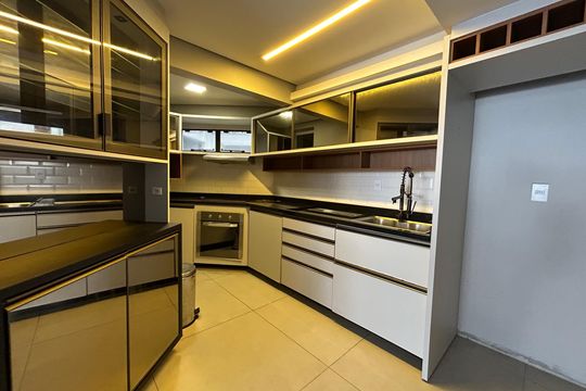 Cozinha de apartamento para alugar com 3 quartos, 130m² em Praia de Ingleses, Florianópolis