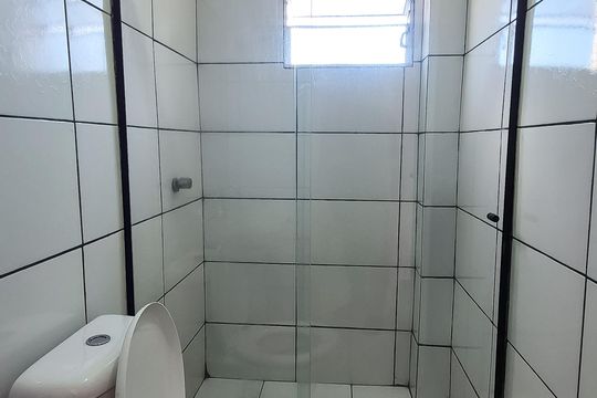 Banheiro de apartamento para alugar com 2 quartos, 50m² em Parque Assuncao, Taboão da Serra