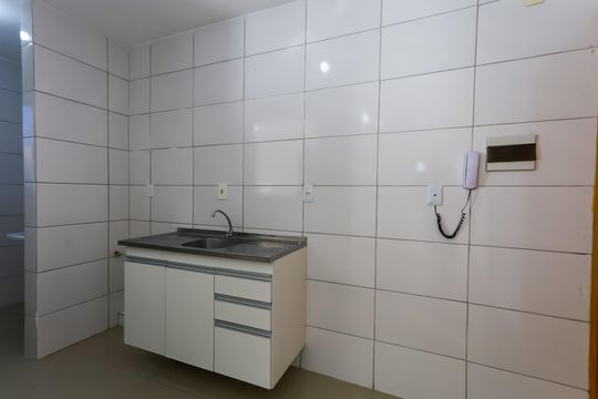 cozinha de apartamento para alugar com 2 quartos, 50m² em Parque Assuncao, Taboão da Serra