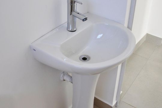 Detalhe - Banheiro Social de apartamento para alugar com 1 quarto, 28m² em Vila Zat, São Paulo
