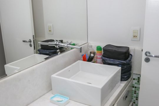 Banheiro da Suíte de apartamento para alugar com 2 quartos, 63m² em Barra Funda, São Paulo